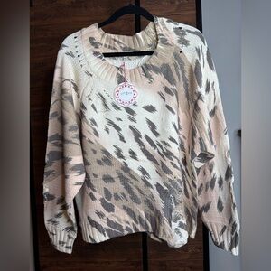 Umgee Distressed Beige and Gray Patterned Sweater